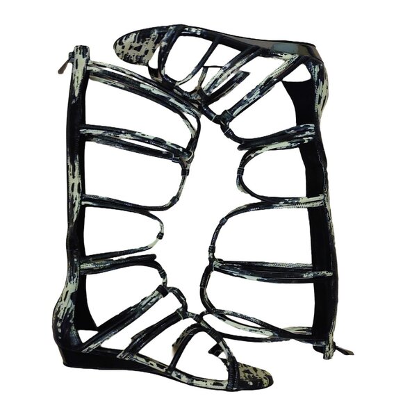 BCBGMAXAZRIA Black and White Leather Gladiator Sandals Flats Shoes Retail $484 - Picture 1 of 7